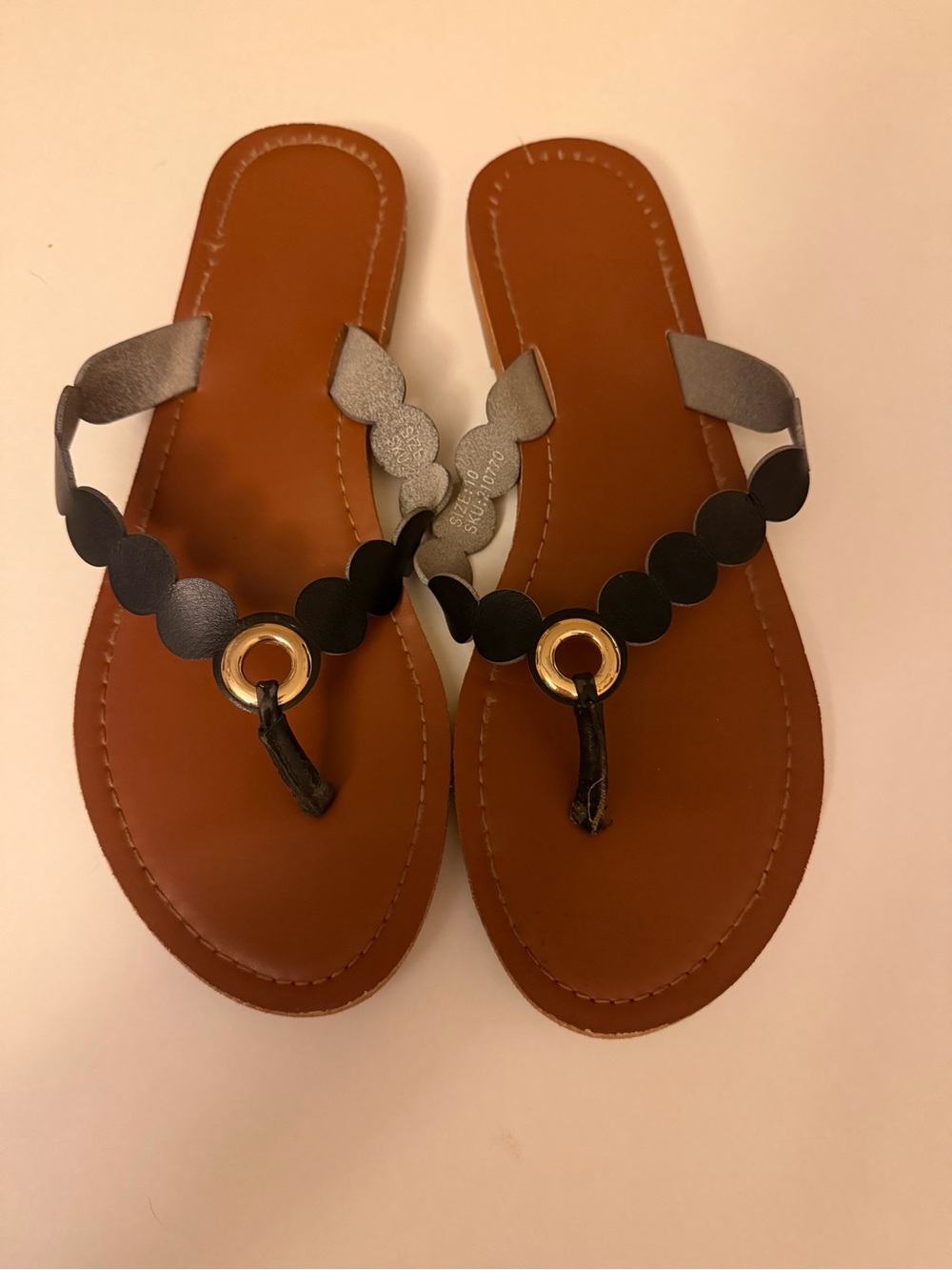 Womens Black and Brown Leather Circle-Accent Thong Sandals